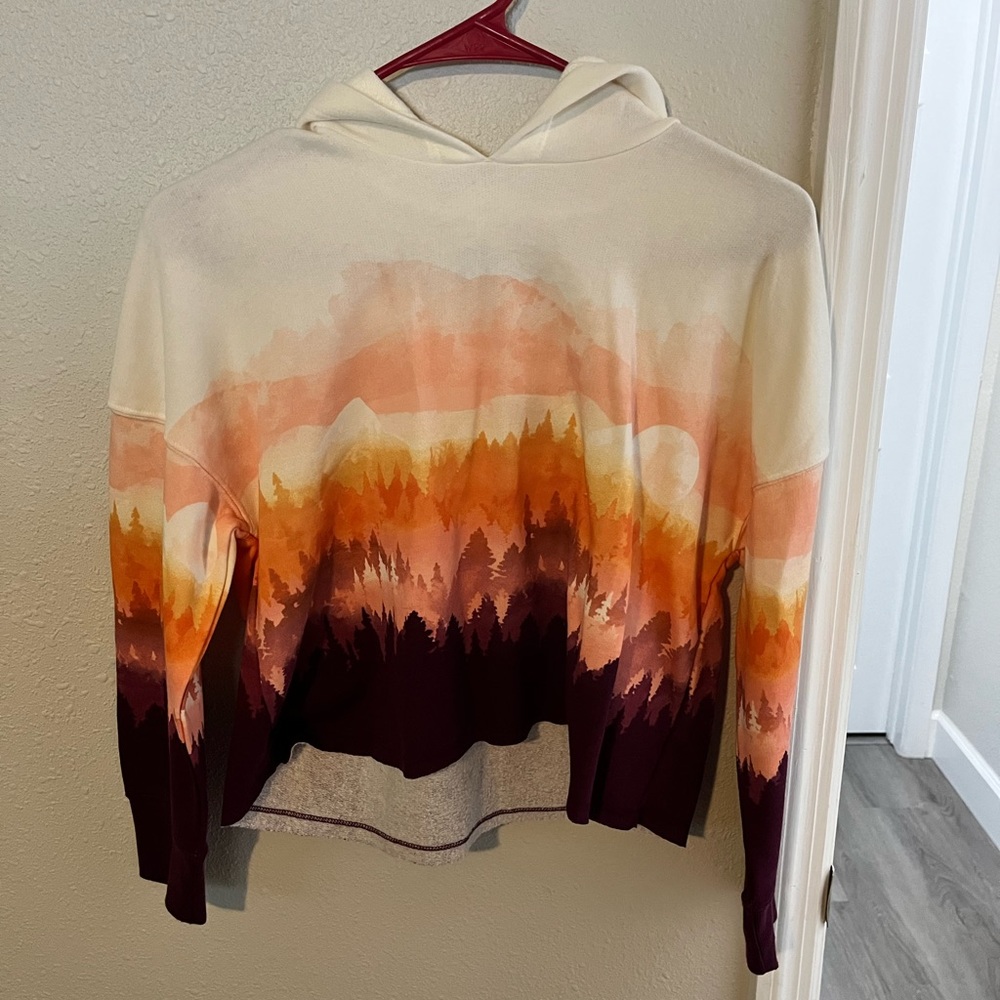 Old Navy Long sleeve crop top sunset mountains with trees. Never worn before